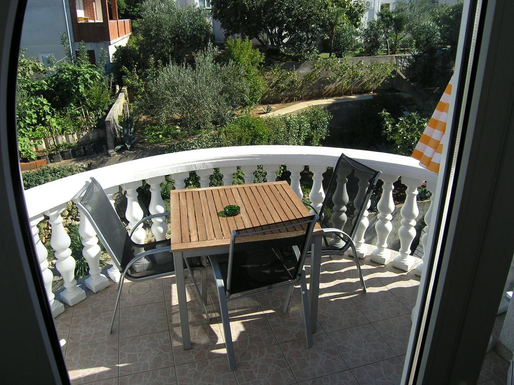Apartments Kristina Krk Town Exterior foto