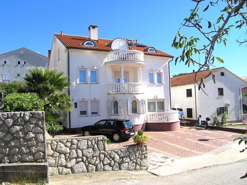 Apartments Kristina Krk Town Exterior foto